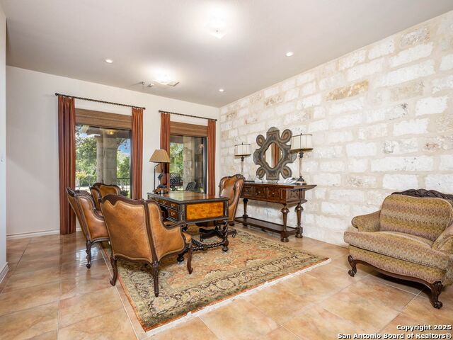 Listing photo id 17 for 5150 Loop 1604 N