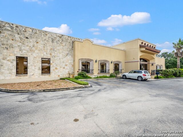 Listing photo id 1 for 5150 Loop 1604 N