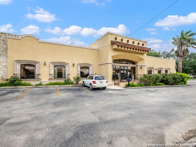 Listing photo id 2 for 5150 Loop 1604 N