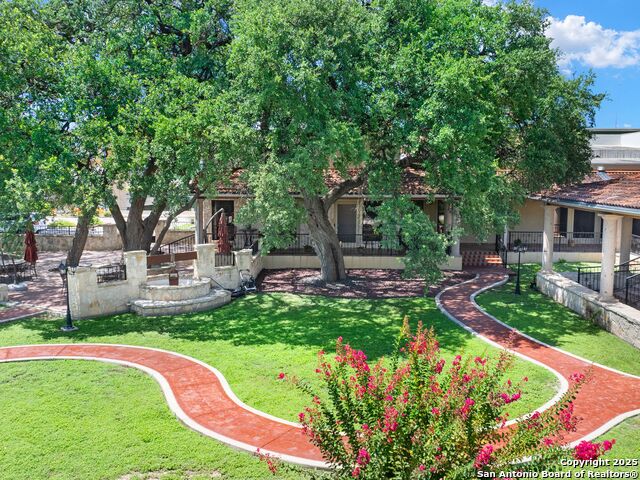 Listing photo id 61 for 5150 Loop 1604 N