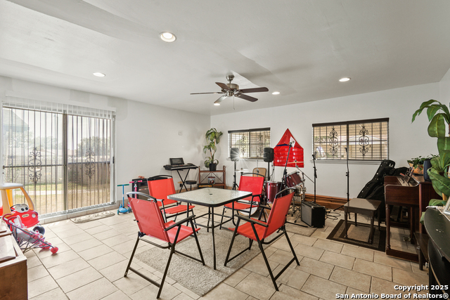 Listing photo id 11 for 2118 Gaines Mill