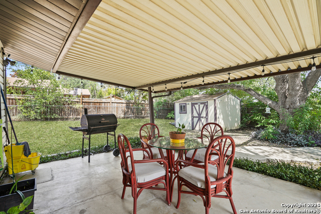 Listing photo id 12 for 2118 Gaines Mill