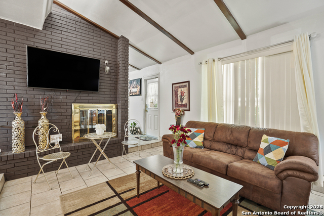 Listing photo id 2 for 2118 Gaines Mill