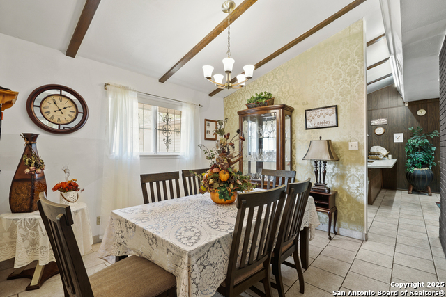 Listing photo id 3 for 2118 Gaines Mill