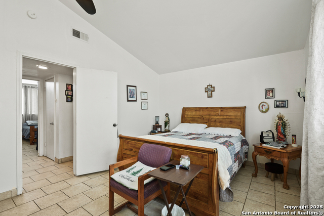 Listing photo id 7 for 2118 Gaines Mill