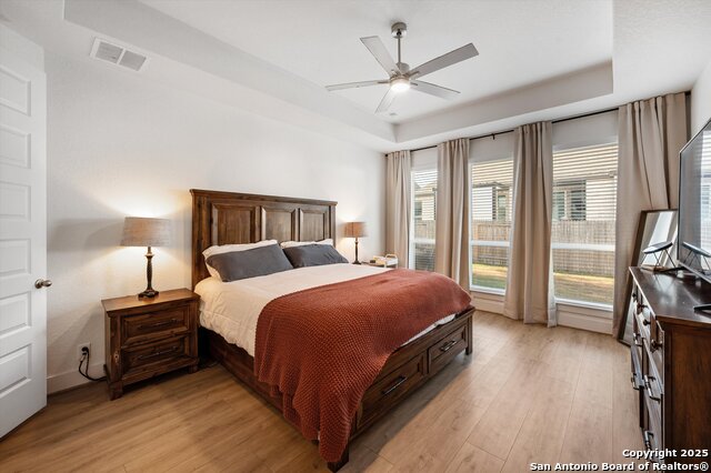 Image 21 of 31 For 411 Aurora Basin