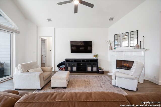 Image 6 of 31 For 411 Aurora Basin