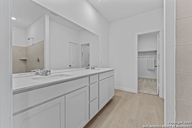 Listing photo id 8 for 716 Horsetail Ln
