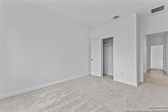 Listing photo id 13 for 716 Horsetail Ln