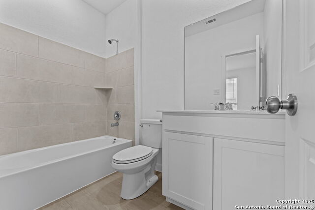 Listing photo id 25 for 716 Horsetail Ln