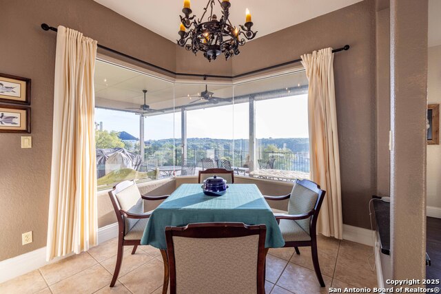 Image 10 of 39 For 302 Paradise Point Dr