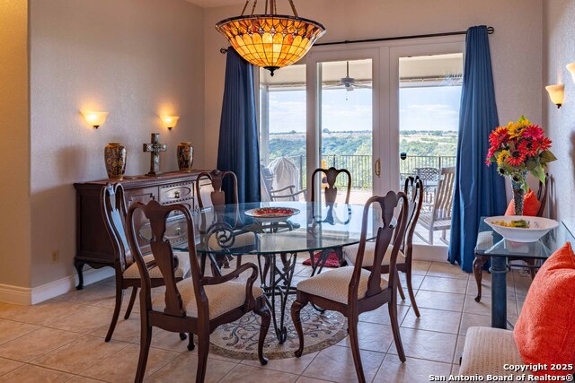 Image 11 of 39 For 302 Paradise Point Dr