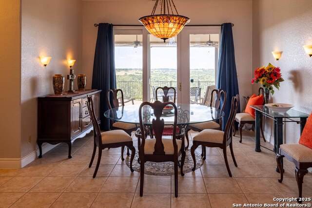 Image 12 of 39 For 302 Paradise Point Dr