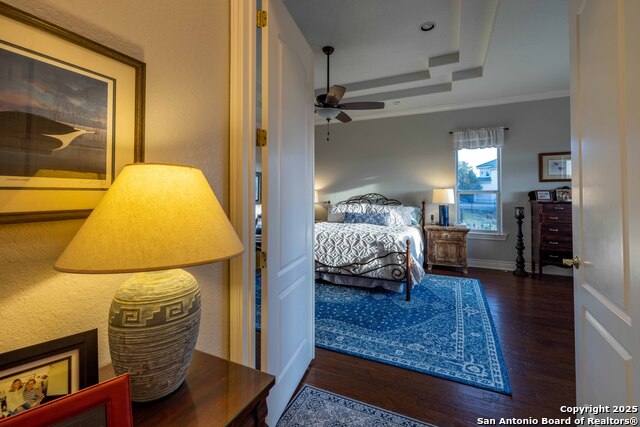 Image 13 of 39 For 302 Paradise Point Dr