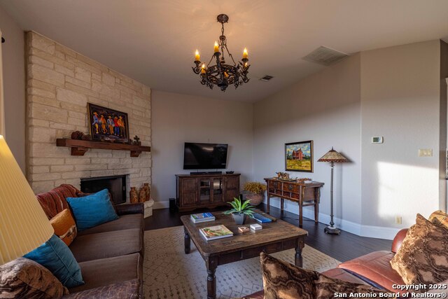 Image 15 of 39 For 302 Paradise Point Dr