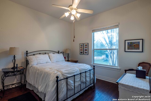 Image 23 of 39 For 302 Paradise Point Dr