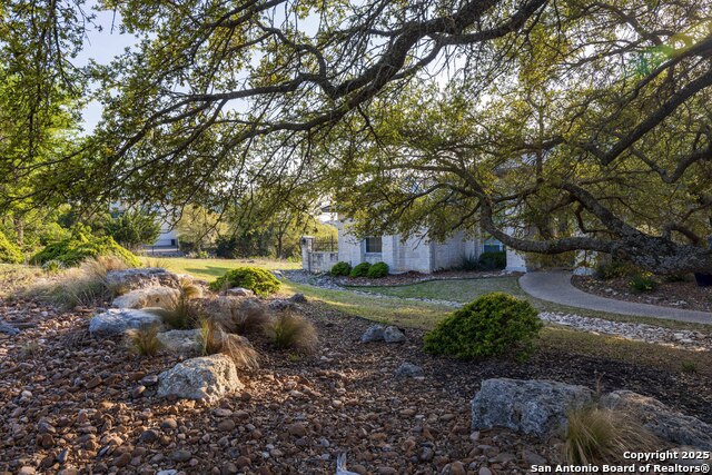 Image 33 of 39 For 302 Paradise Point Dr