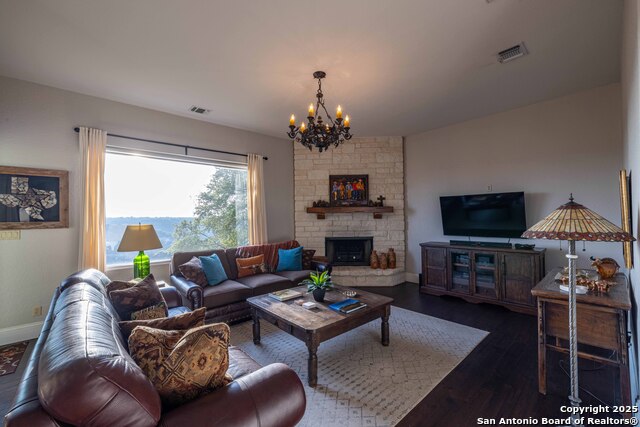 Image 7 of 39 For 302 Paradise Point Dr