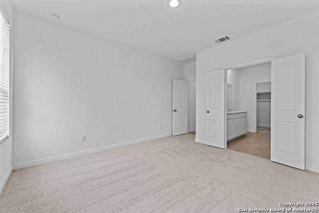 Listing photo id 9 for 724 Horsetail Ln