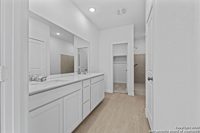 Listing photo id 10 for 724 Horsetail Ln