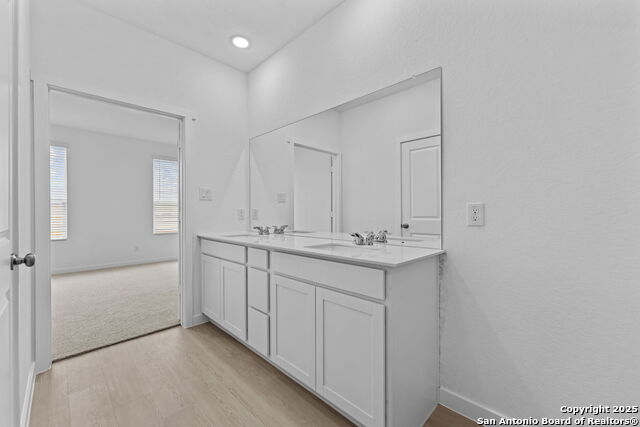 Listing photo id 11 for 724 Horsetail Ln