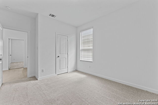 Listing photo id 15 for 724 Horsetail Ln