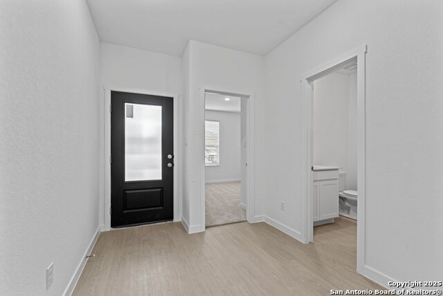 Listing photo id 17 for 724 Horsetail Ln