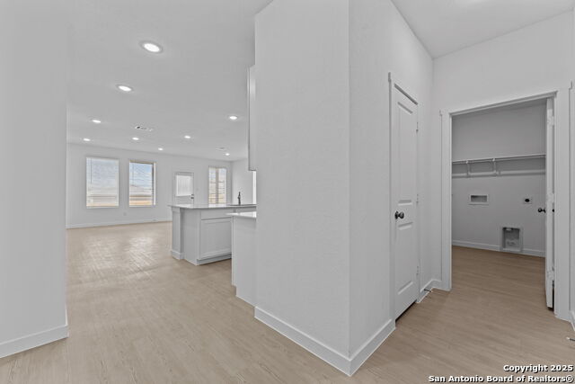 Listing photo id 0 for 724 Horsetail Ln