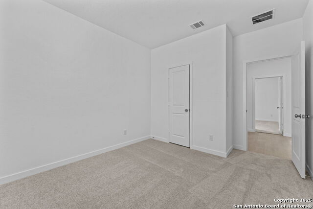 Listing photo id 19 for 724 Horsetail Ln