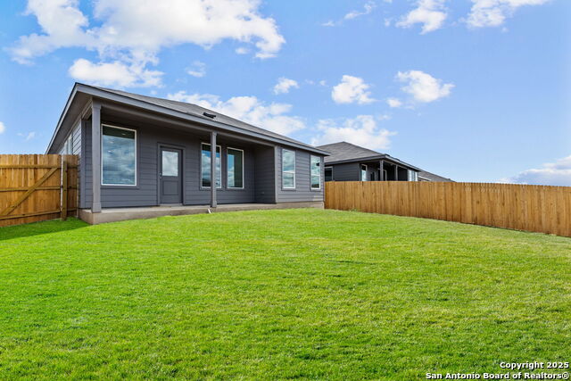 Listing photo id 20 for 724 Horsetail Ln