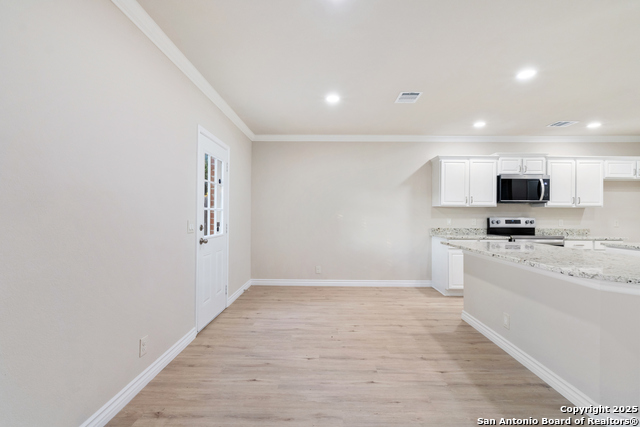 Listing photo id 13 for 2580 Cove Trail