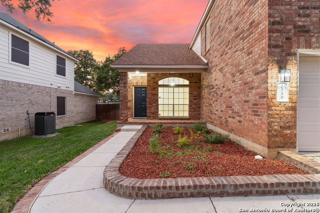 Listing photo id 3 for 2580 Cove Trail