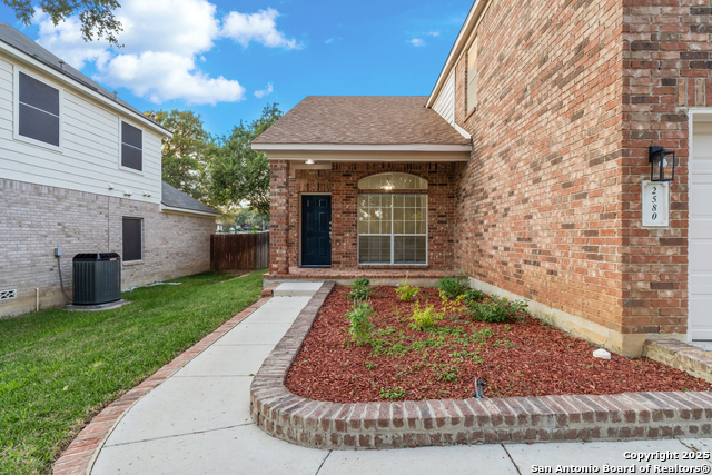 Listing photo id 4 for 2580 Cove Trail