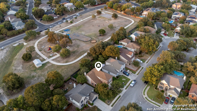 Listing photo id 6 for 2580 Cove Trail