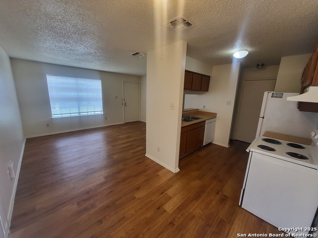 Image 4 of 13 For 11611 Capotillo  1