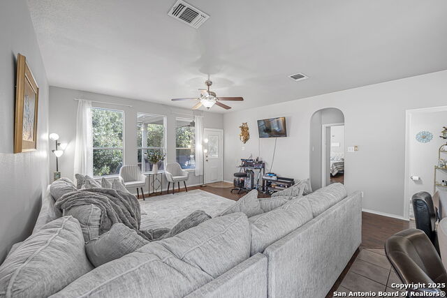 Image 11 of 50 For 834 Point Crossing