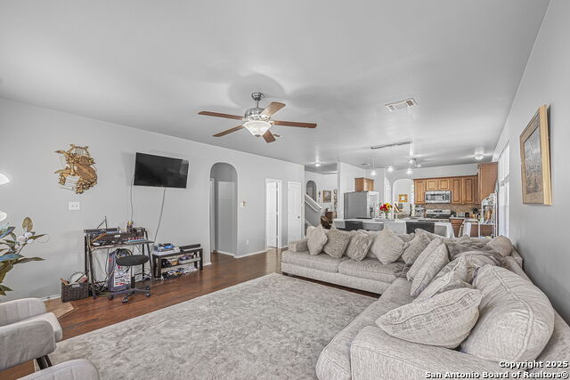 Image 12 of 50 For 834 Point Crossing