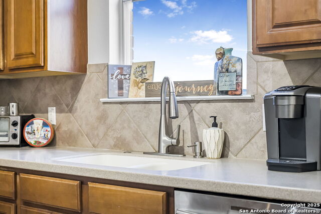 Image 14 of 50 For 834 Point Crossing