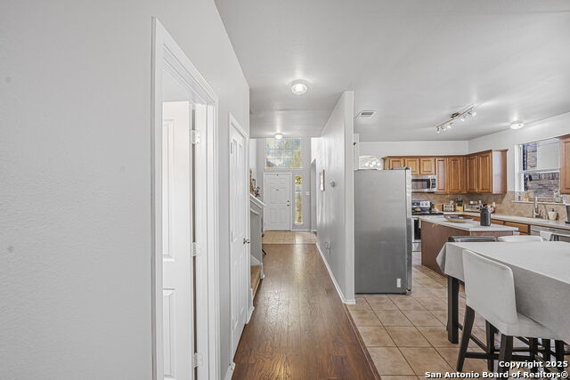 Image 20 of 50 For 834 Point Crossing