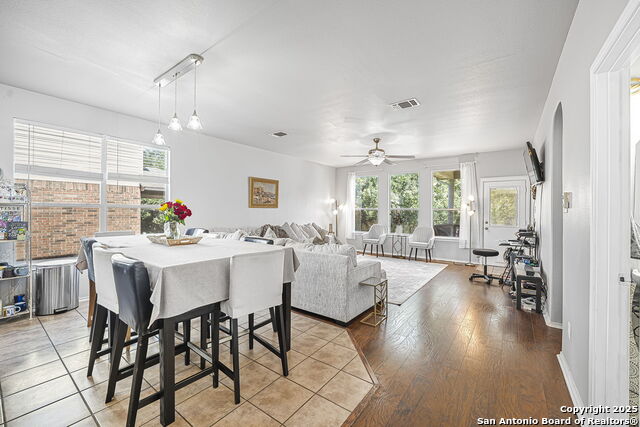 Image 21 of 50 For 834 Point Crossing