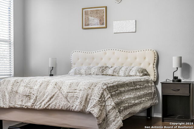 Image 25 of 50 For 834 Point Crossing