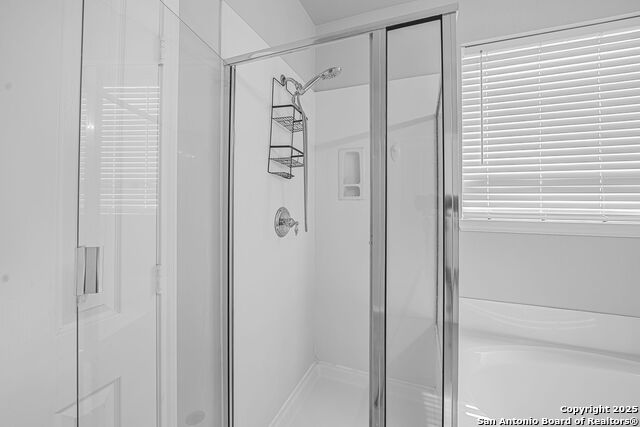 Image 28 of 50 For 834 Point Crossing