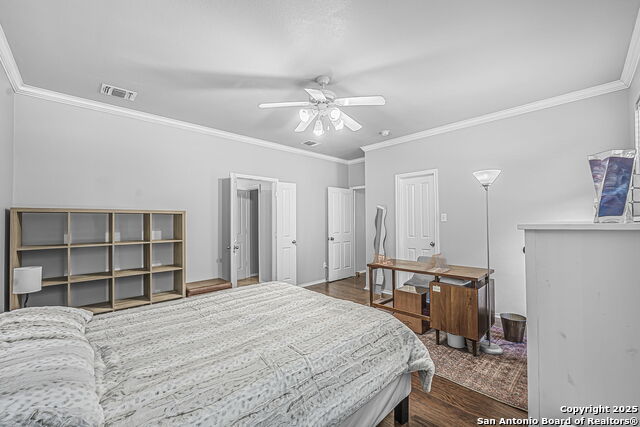 Image 37 of 50 For 834 Point Crossing