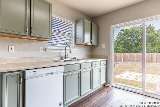 Image 13 of 32 For 9662 Acadian