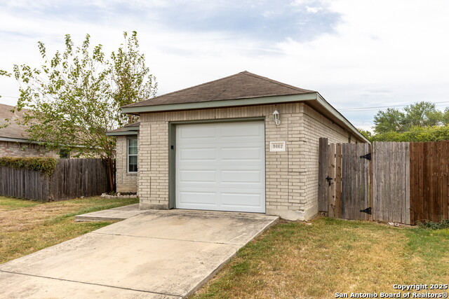 Image 2 of 32 For 9662 Acadian