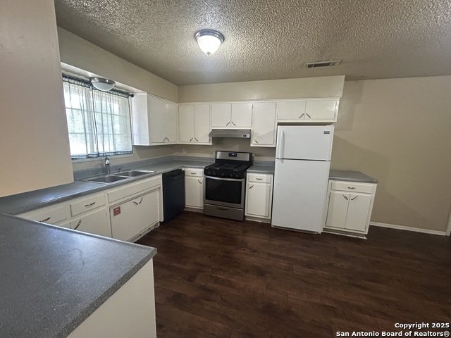 Listing photo id 12 for 6108 Evers  