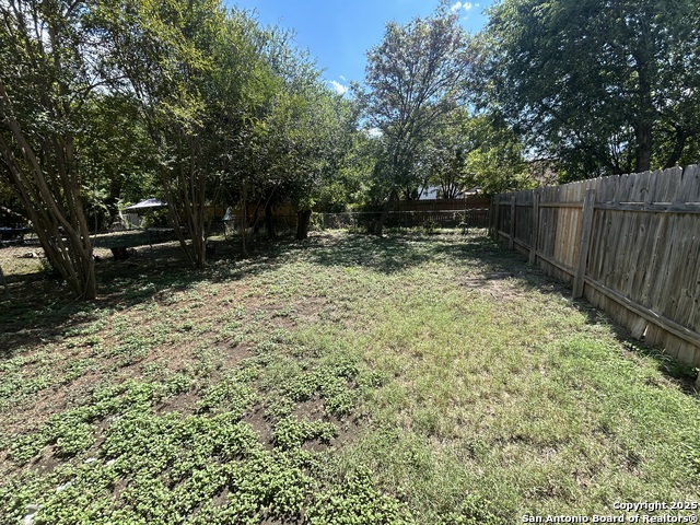 Listing photo id 14 for 6108 Evers  