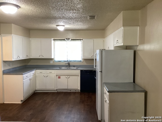 Listing photo id 2 for 6108 Evers  