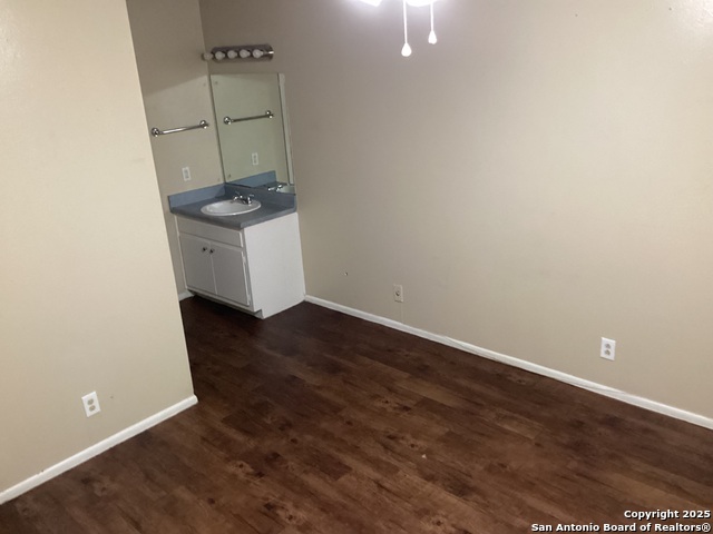 Listing photo id 4 for 6108 Evers  