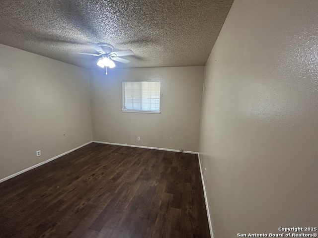 Listing photo id 5 for 6108 Evers  